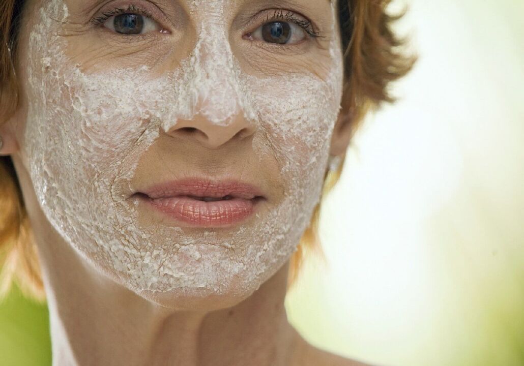 Maska za pomlađivanje kože lica nakon 50 godina