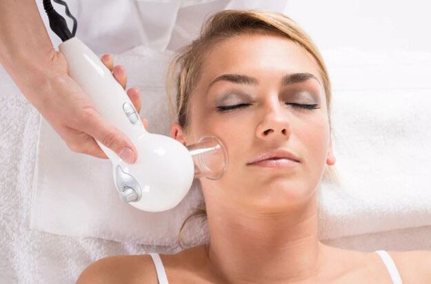 Postupak vakuumske masaže pomoći će očistiti kožu lica i izgladiti bore